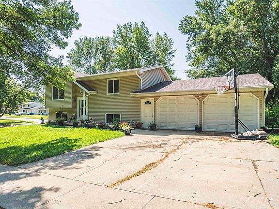 3rd image of 1050 1st St SE