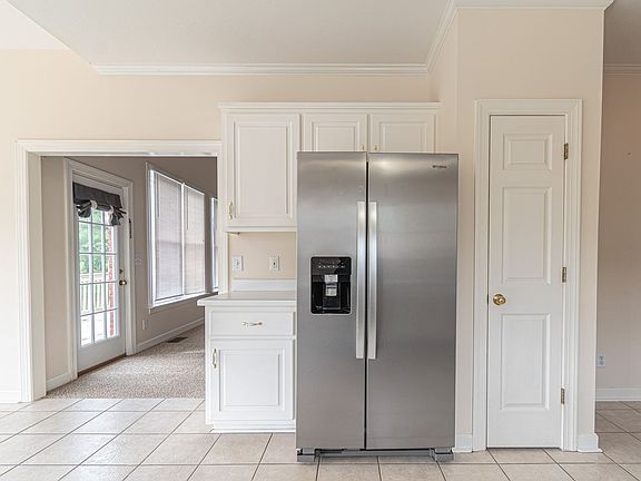5th image of 407 Marietta Pl