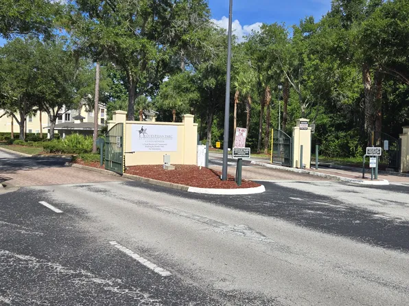 18340 Bridle Club Dr Building 15, Tampa, FL 33647