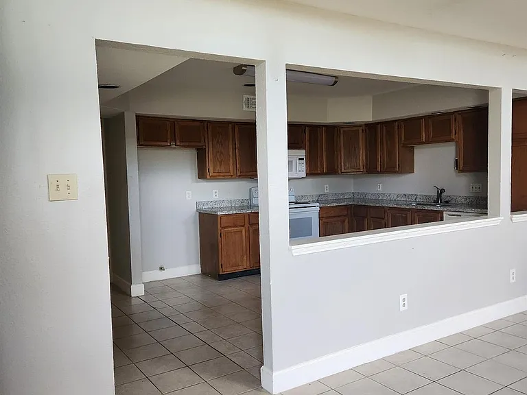 3002 Gilmar Dr — Photo 2