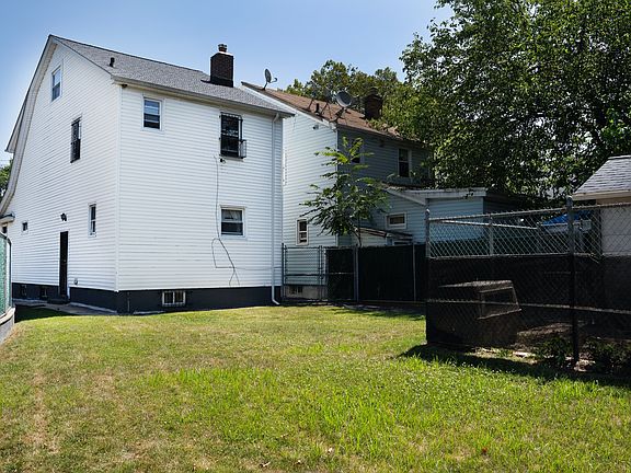 3rd image of 10976 141st St
