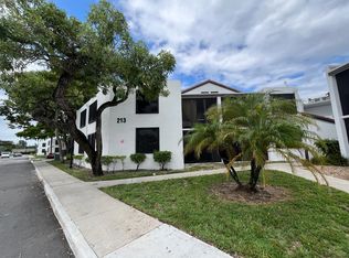 213 Lake Ct #103, Fort Lauderdale, FL 33308