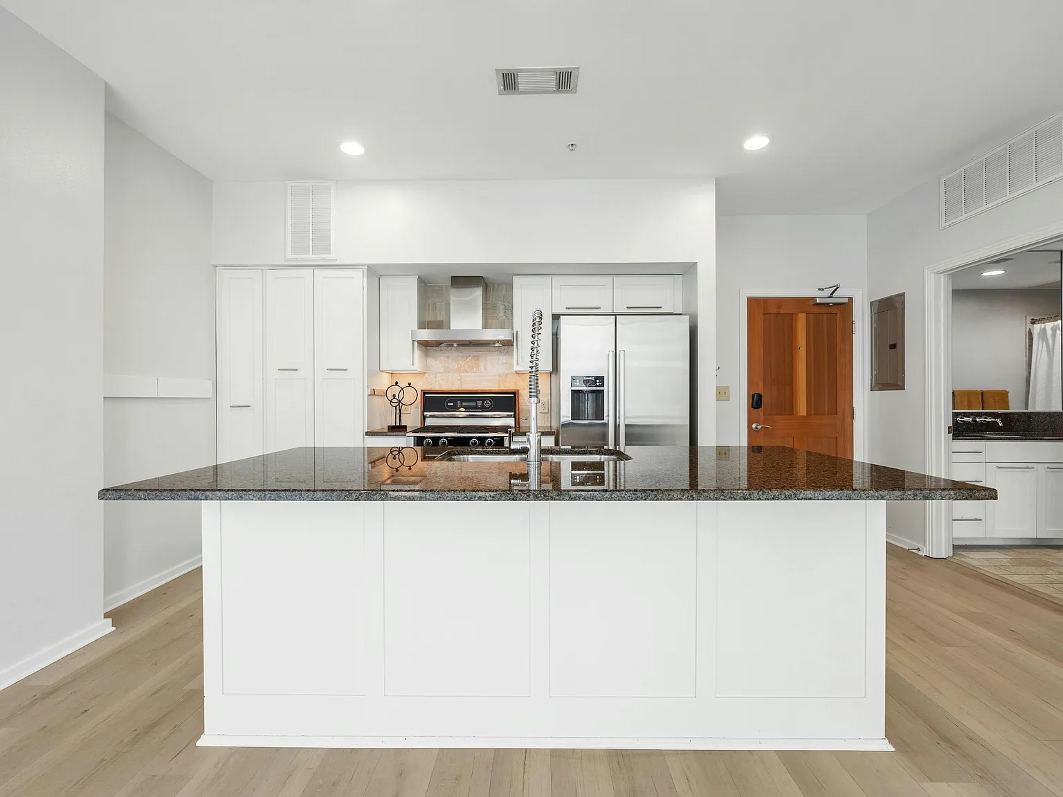 1 bed, 681 sqft, $2,950 — Photo 4