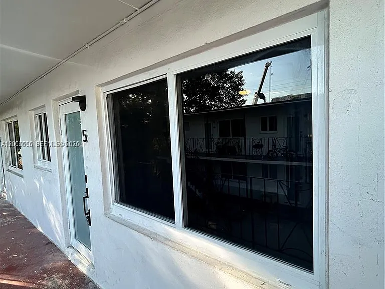 1150 NW 1st Pl #4 — Photo 2
