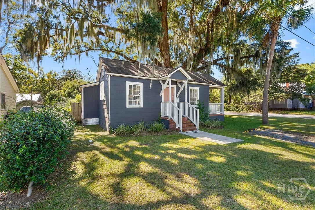 2 bed, 1.0 bath, 765 sqft, $1,650 — Photo 2
