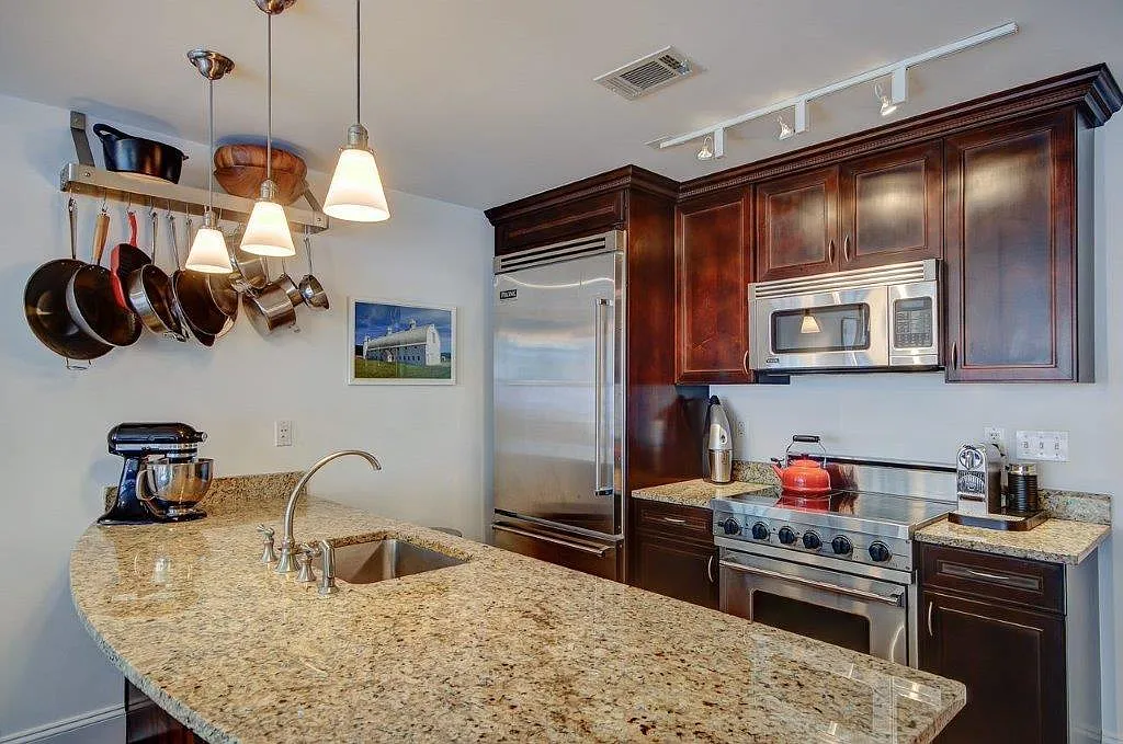 2 bed, 1000 sqft, $4,500 — Photo 4