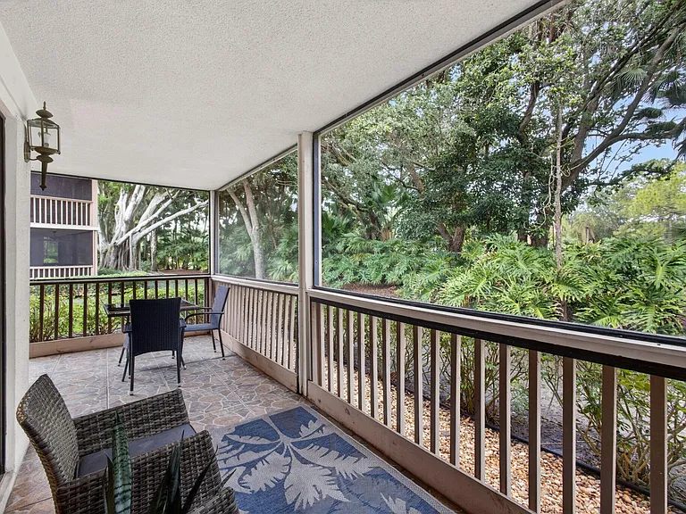 611 Brackenwood Cv — Photo 40
