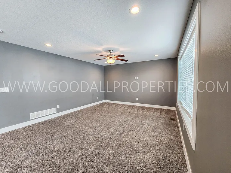 1306 Green Hills Dr — Photo 4
