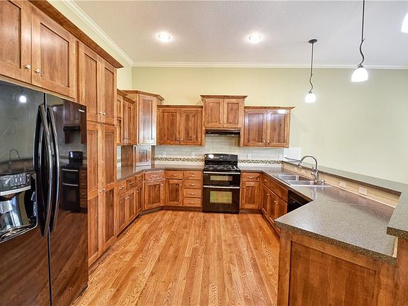 5th image of 10506 W 49th Pl
