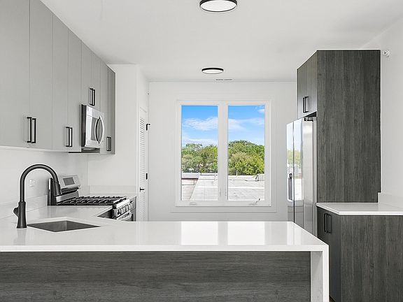 3rd image of 2030 Greenwood St #103