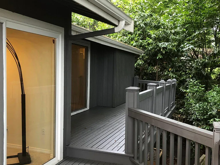 W Mercer Way — Photo 4