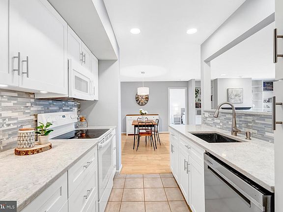 4th image of 20536 Shadyside Way #58-4