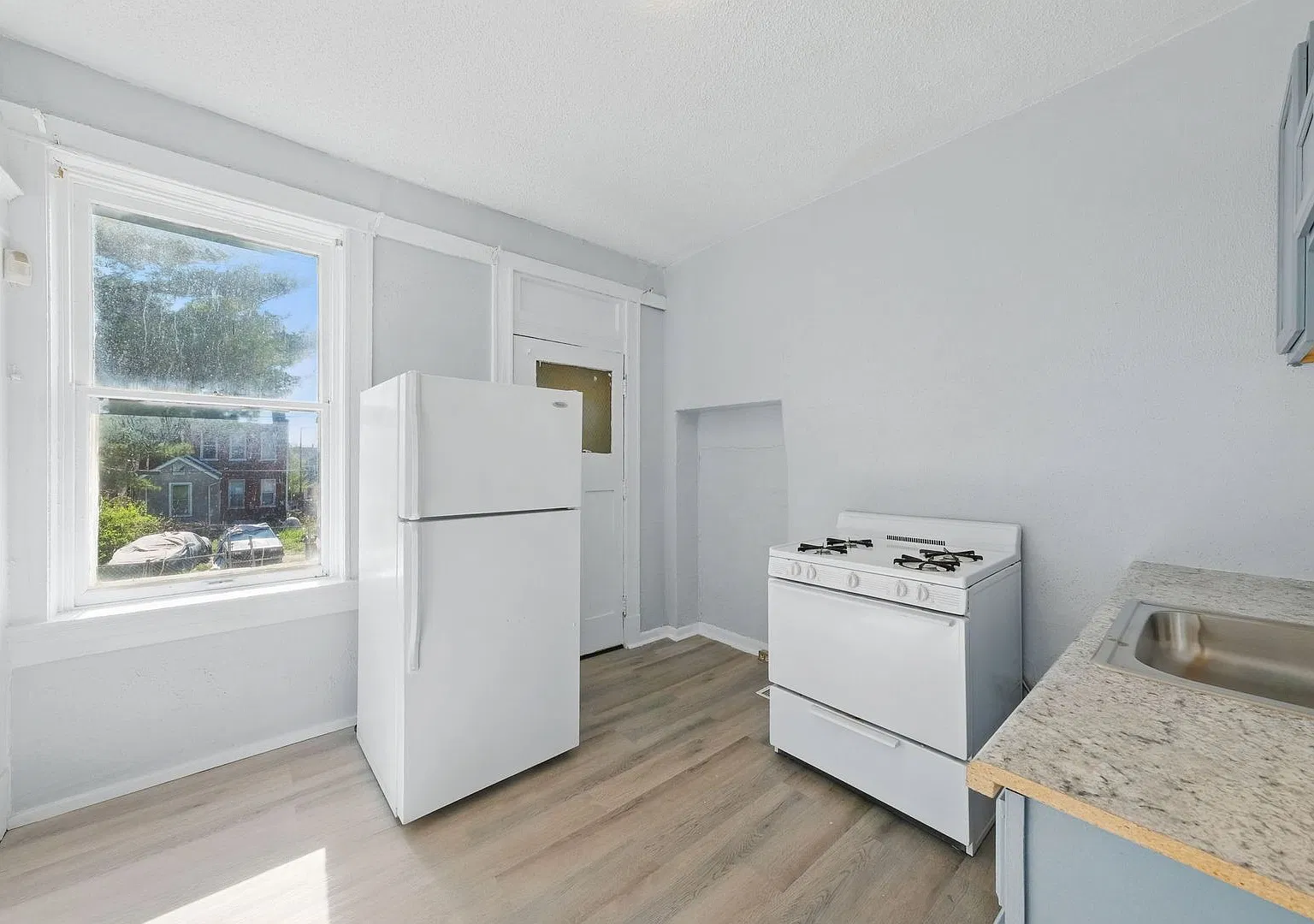 1386 Burd Ave — Photo 3
