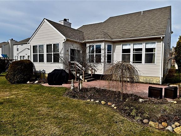 4th image of 35973 Bentley Dr