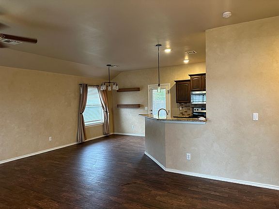 5th image of 528 E Greenwood Ln