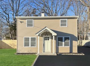 44 E Halley Ln, Central Islip, NY 11722