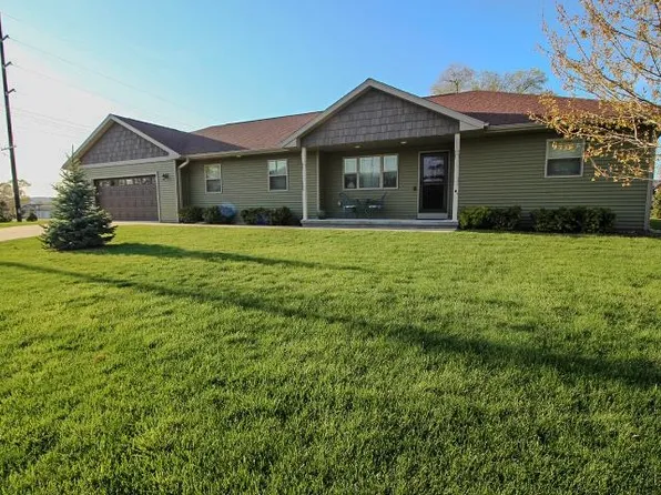 101 Doc Mac Dr, Boscobel, WI 53805