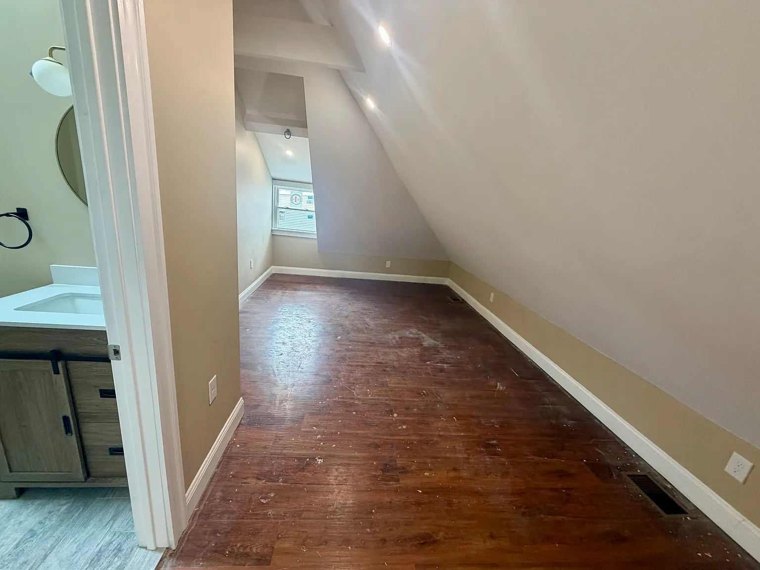 7 bed, 1700 sqft, $6,500 — Photo 3