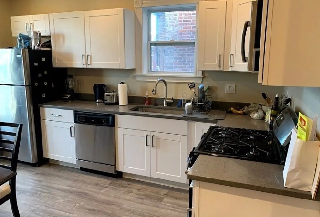 4 bed, 9999 sqft, $6,400 — Photo 1