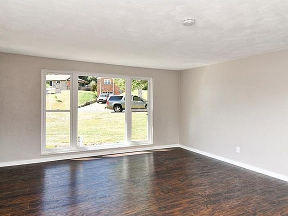 5th image of 3219 Bel Air Dr