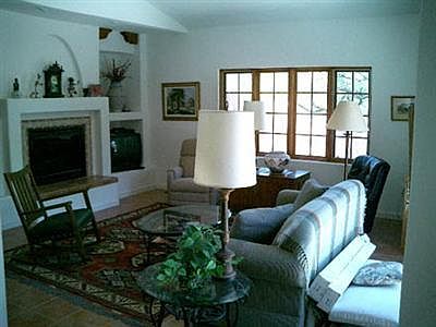 3rd image of 124 Barrio De Tubac Ln