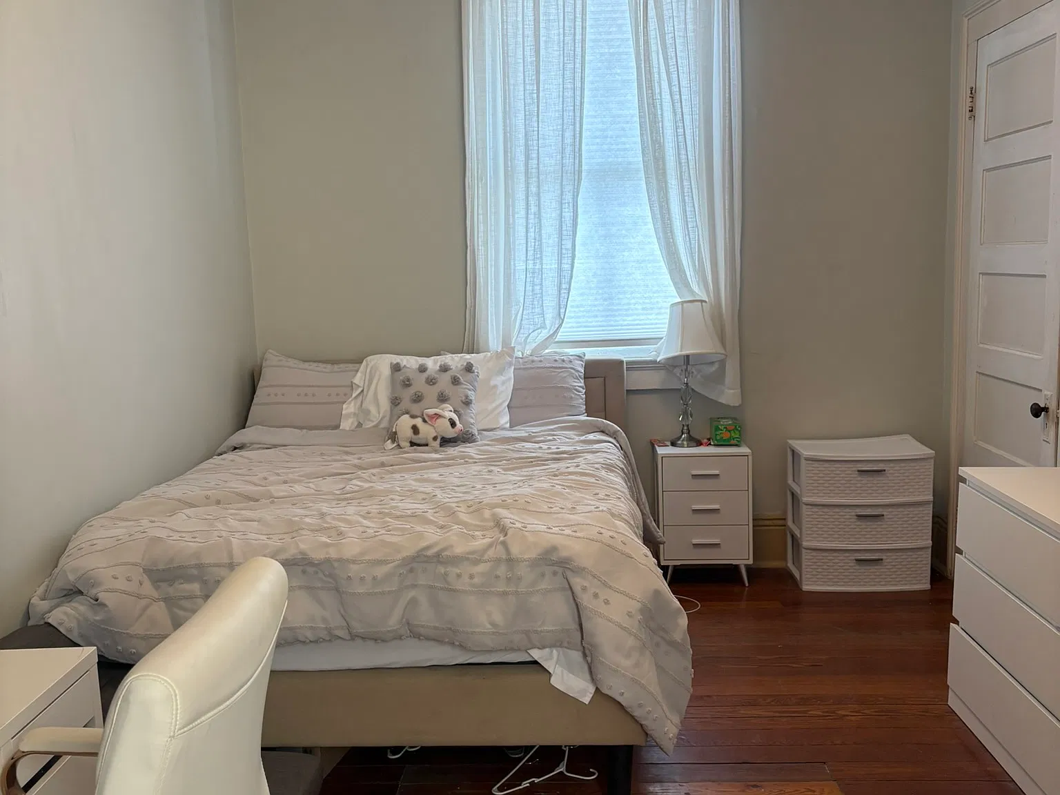 4 bed, $4,200 — Photo 2
