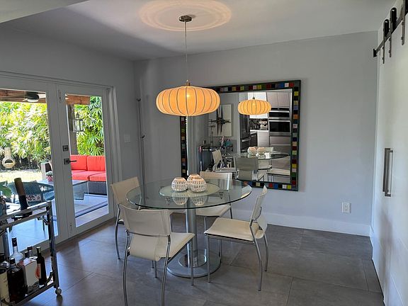 3rd image of 2725 NE 1st Avenue