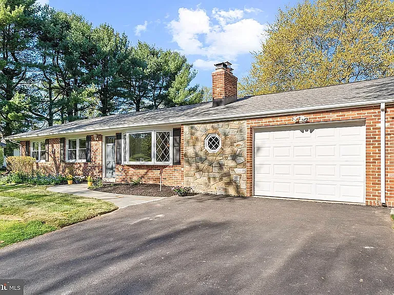 Building Photo - 26304 Aiken Dr