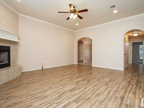 3rd image of 3938 Caroline Ln