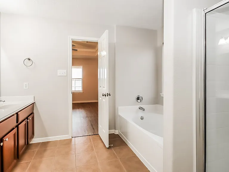 21619 Kingston Terrace Ln — Photo 11