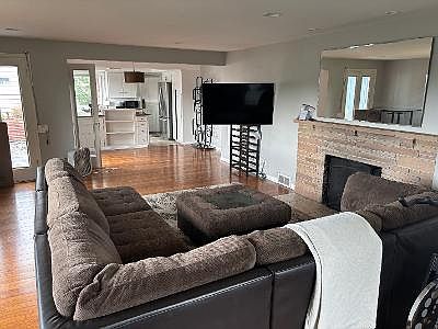 4th image of 9105 2nd Ave NE #B