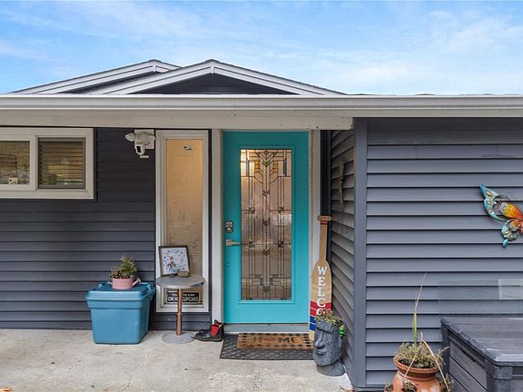 3rd image of 7896 Lantzville Rd