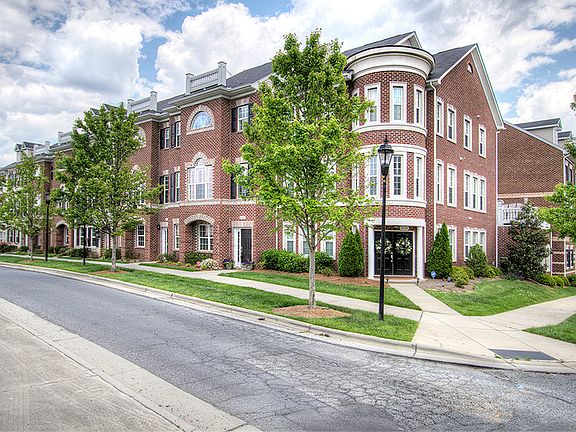3rd image of 9505 Kings Parade Blvd