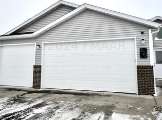 622 6th St E, Horace, ND 58047