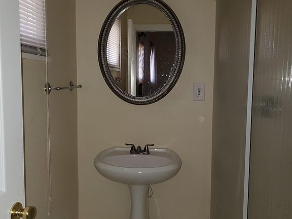 5th image of 366 Bow Dr