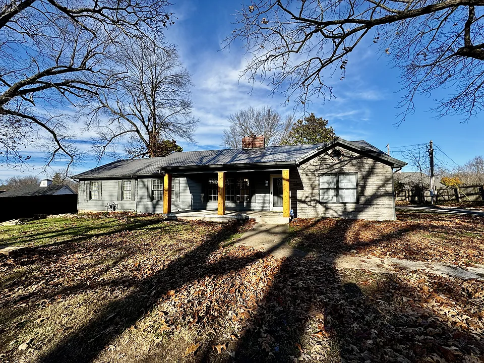 302 Bluebird Ln