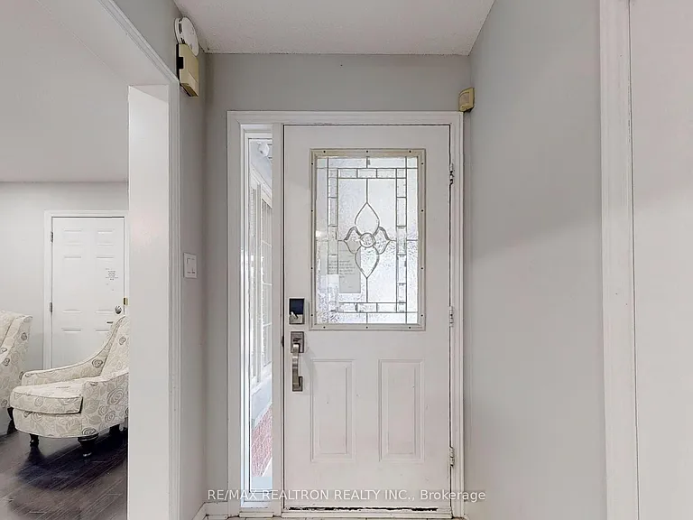 8 Estoril St #UPPER — Photo 11
