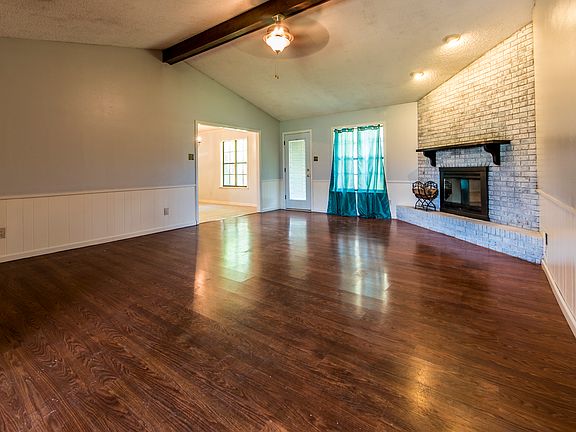 3rd image of 104 Irish Bend Dr