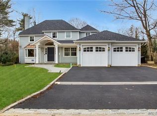 75 Milburn Ln, Roslyn Heights, NY 11577