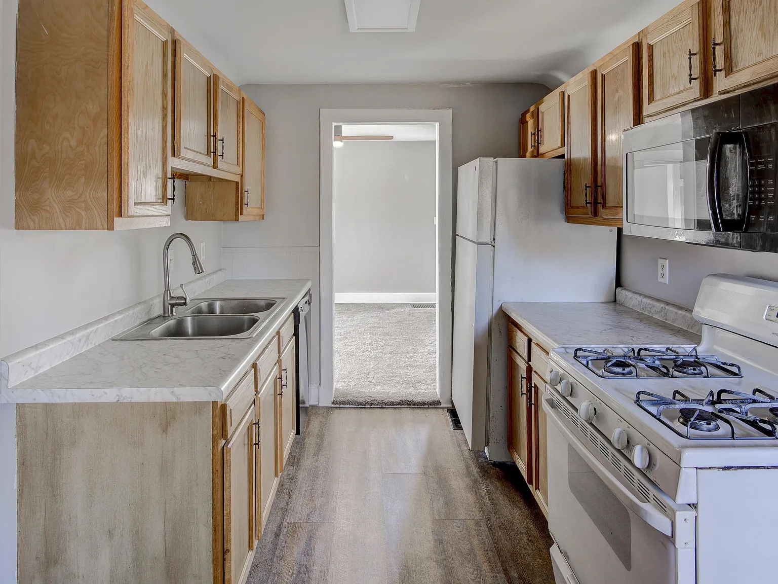 2 bed, 1.0 bath, 874 sqft, $975 — Photo 3