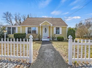 8 Alpine St, North Billerica, MA 01862
