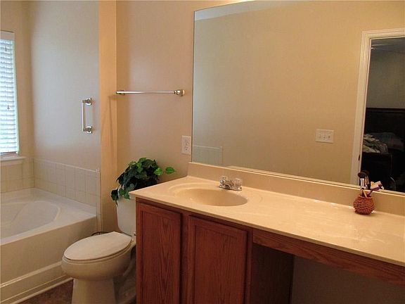 2nd image of 3307 Fernview Dr
