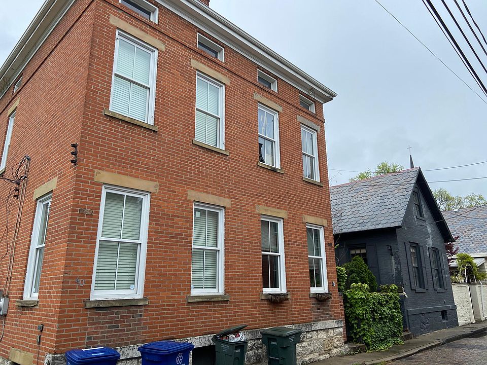 40 Stimmel is the townhouse on the left. New windows were installed recently.