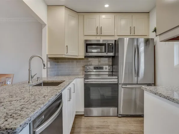 3405 NW 48th Avenue #611, Lauderdale Lakes, FL 33319