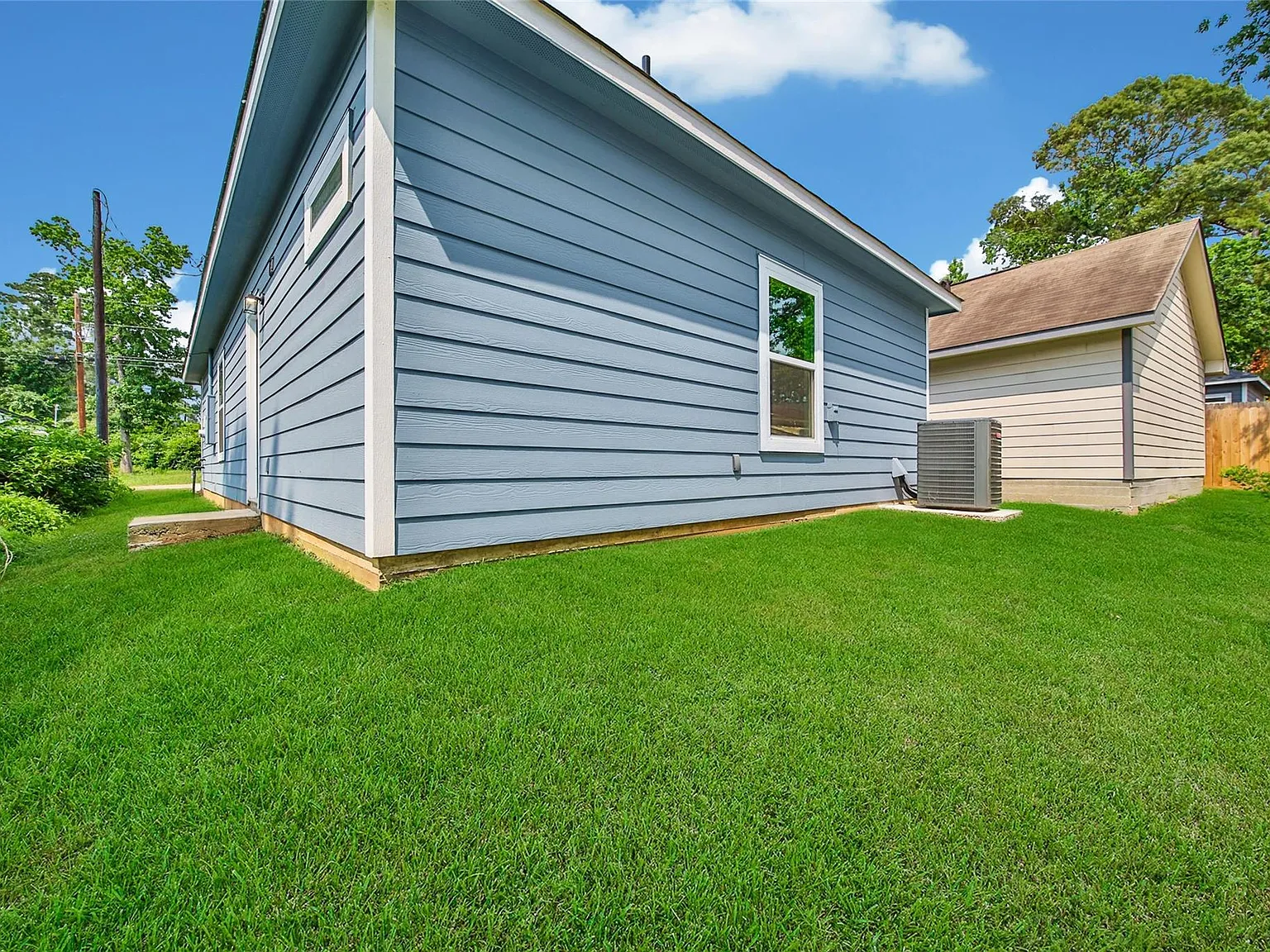 3 bed, 2.0 bath, 1072 sqft, $1,495 — Photo 3