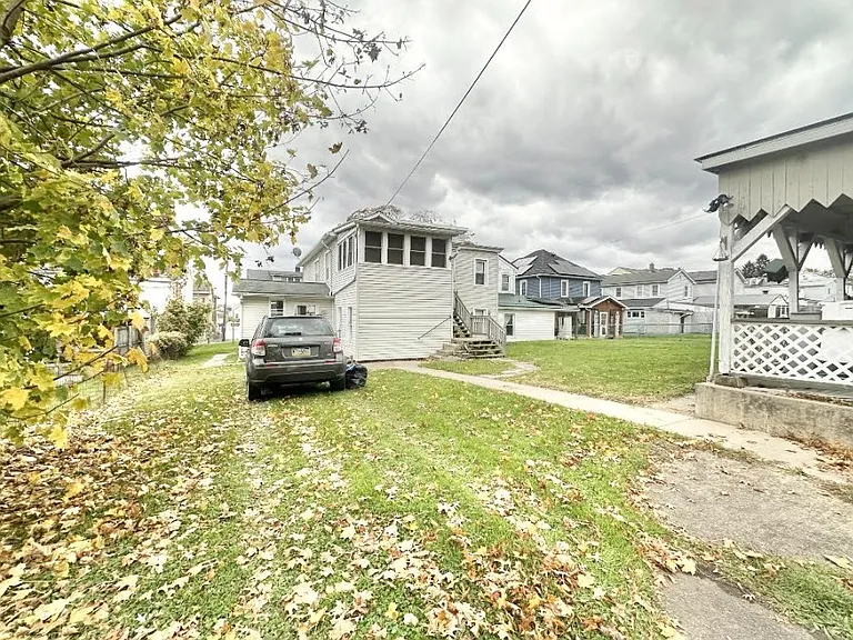 986 Ash St #101 — Photo 9