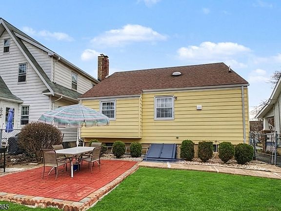 2nd image of 950 Carteret Ave