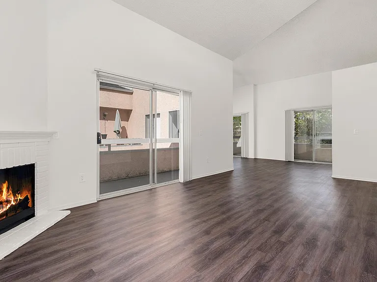 4725 Orion Ave #211 — Photo 1