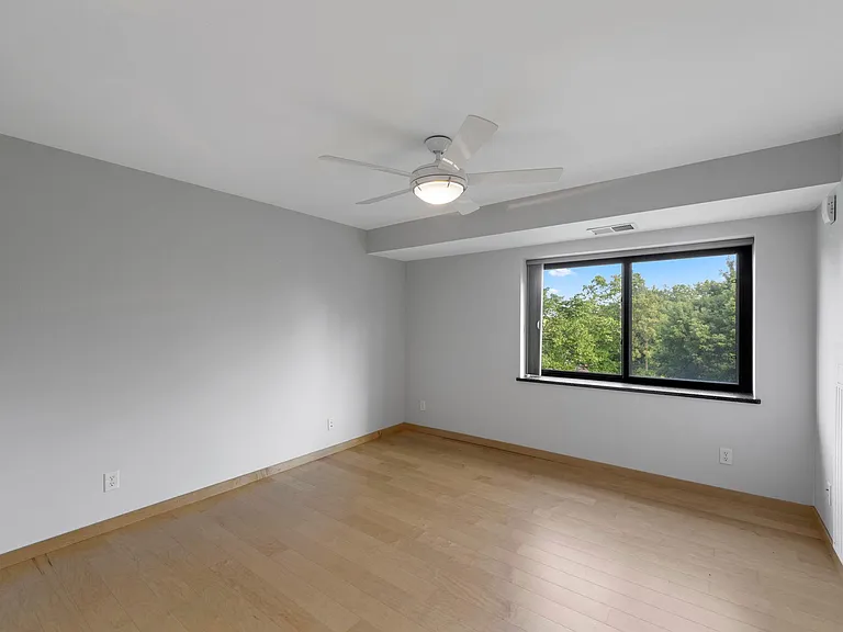 2885 Knox Ave S #502 — Photo 15