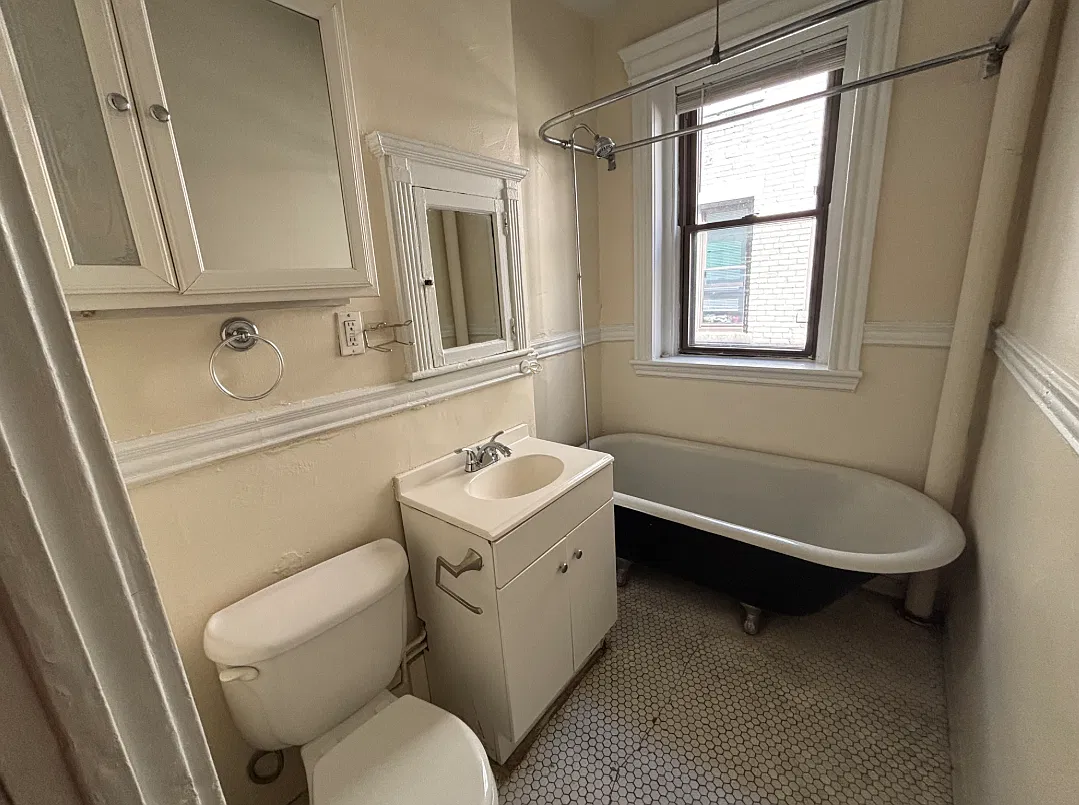 Studio, 420 sqft, $1,800 — Photo 4